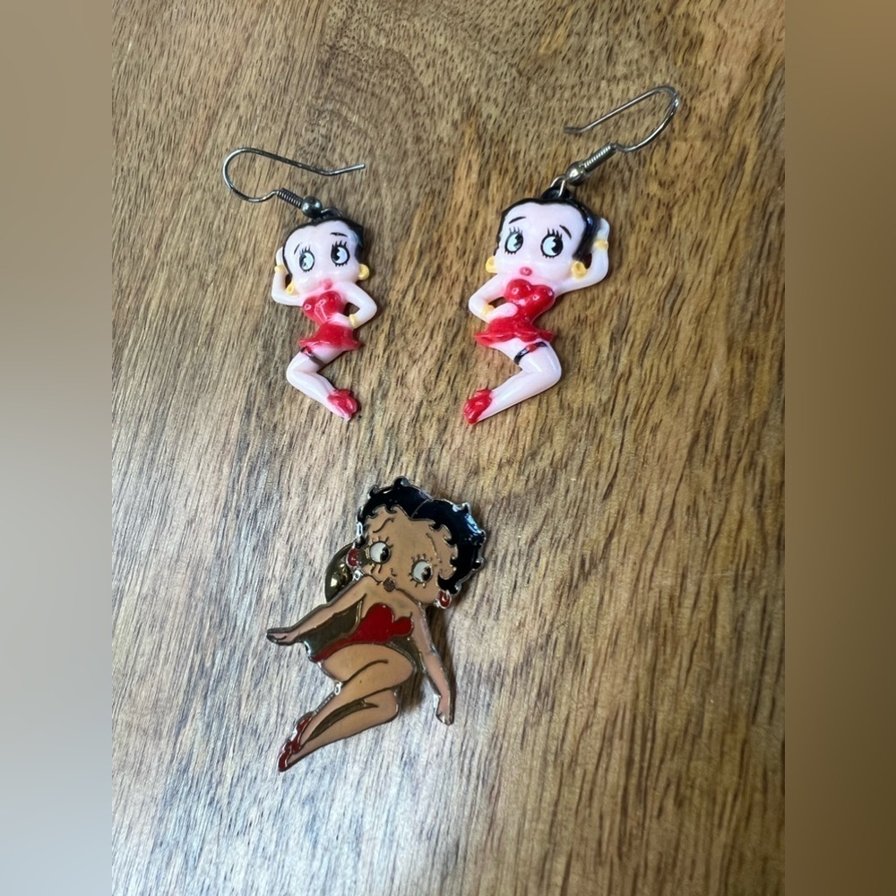 Bb06. Betty Boop Dingley earrings and vintage pin.
